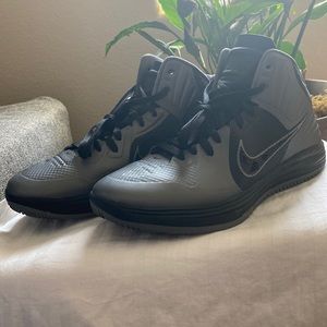 Nike Hyperfuse gray/black mens size 10.5